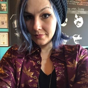 Meet your Posher, Adrienne